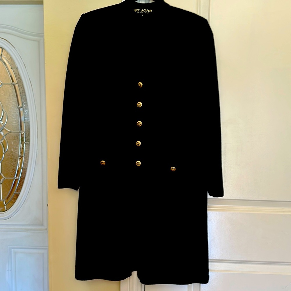 ST. JOHN Basics size 4 dress coat in excellent condition.  Rich black color.